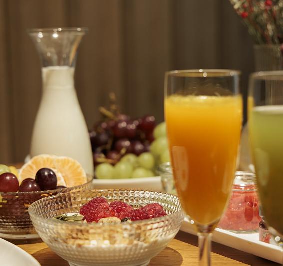A breakfast featuring local and artisanal products