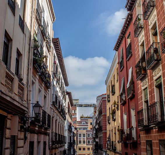 Calle de las Huertas y el Barrio de las Letras