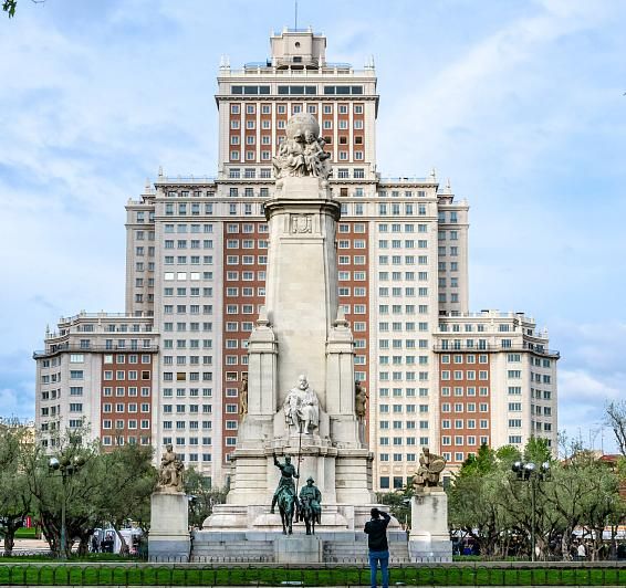 Plaza de España: pausa y paseo al final de Gran Vía